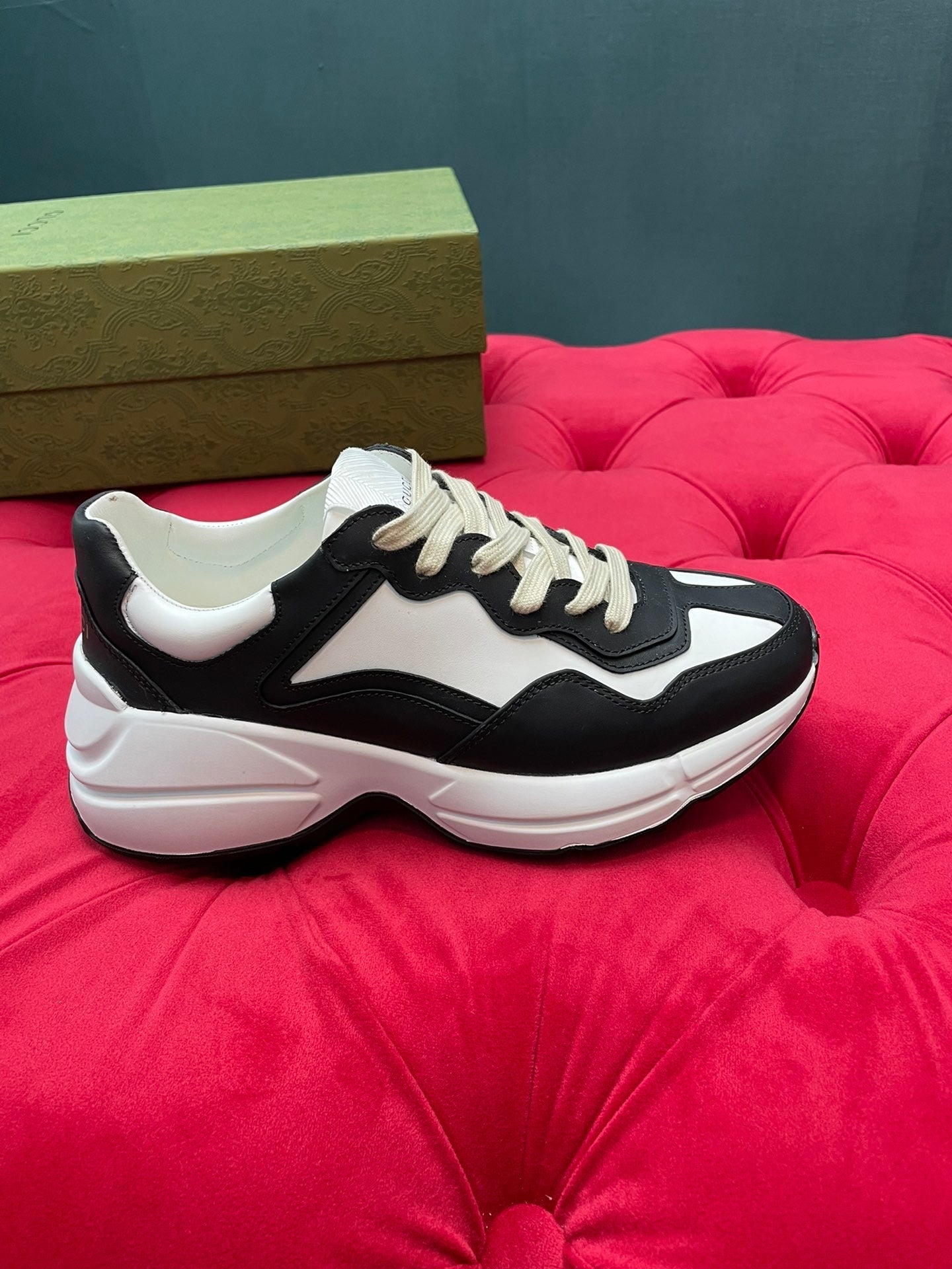 Rhyton Trainers