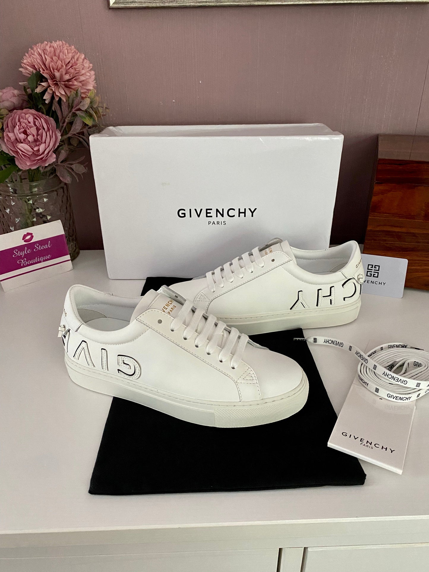 Reverse Sneaker