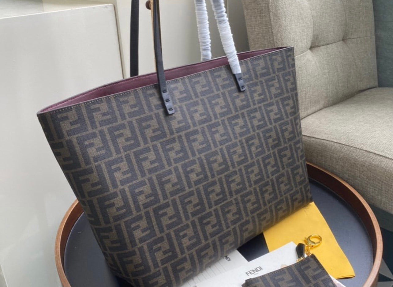 Logo Tote