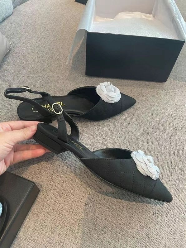 Camellia Pumps
