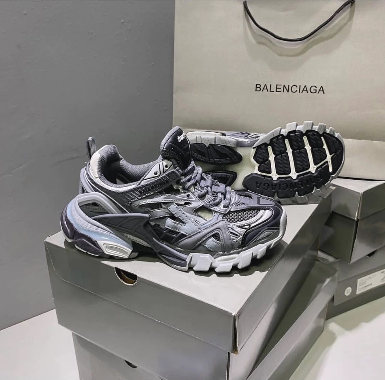 Track 2.0 Trainers