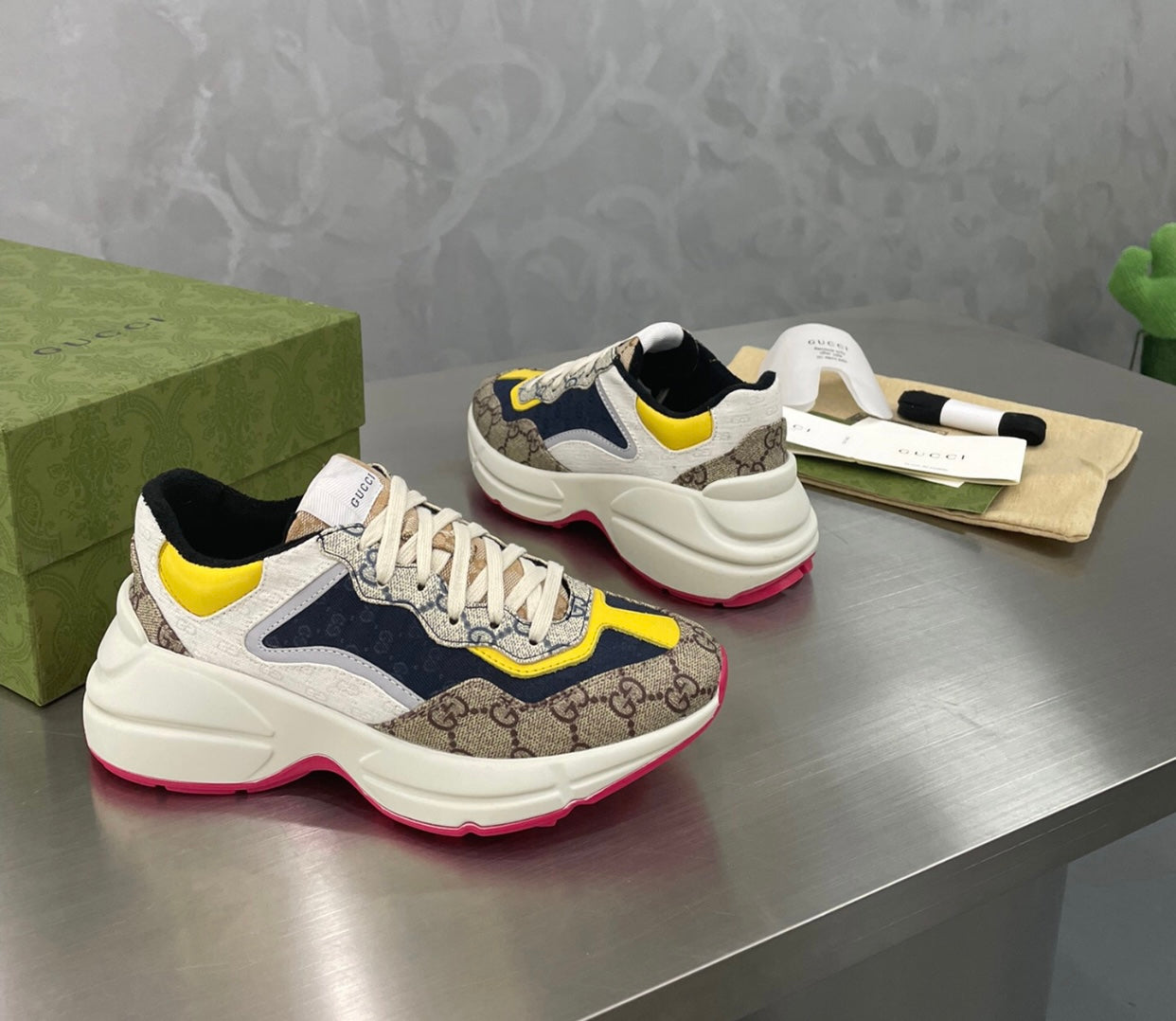 Rhyton Trainers