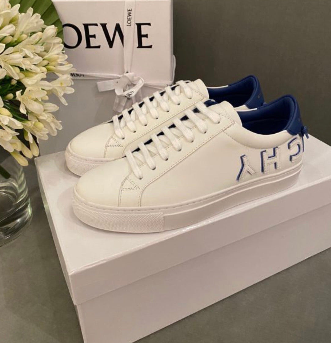 Reverse Sneaker
