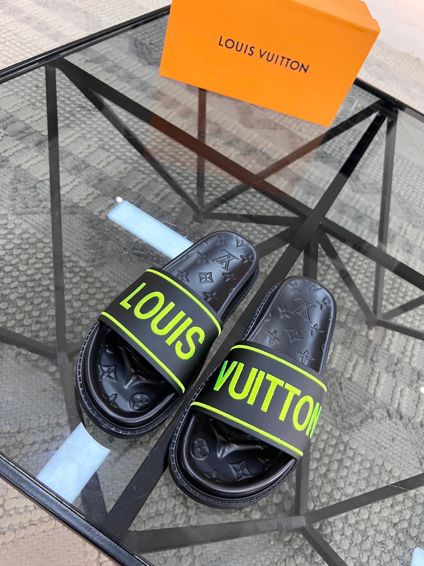 Logo Slides