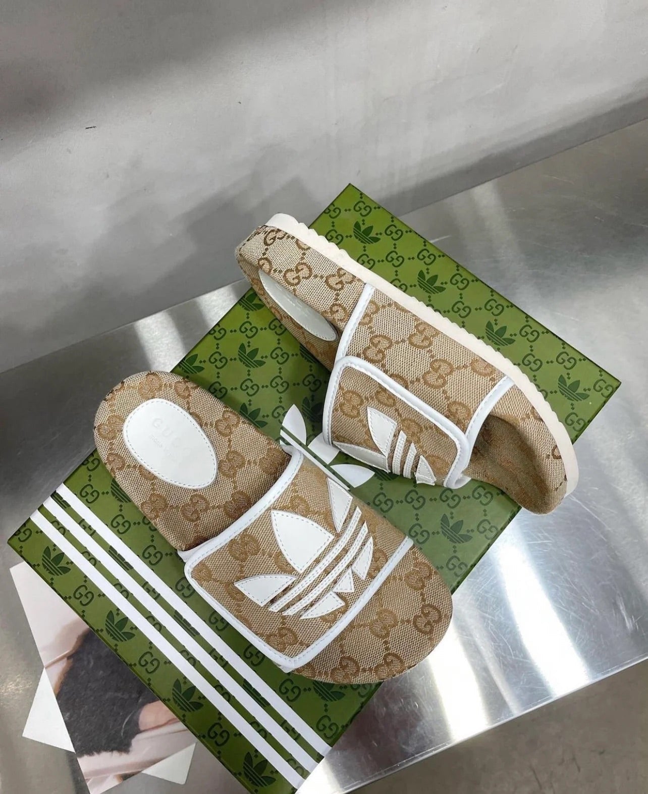 Logo Slides