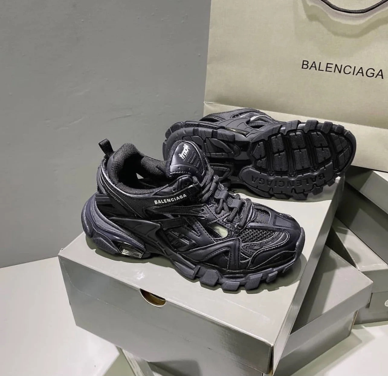 Track 2.0 Trainers