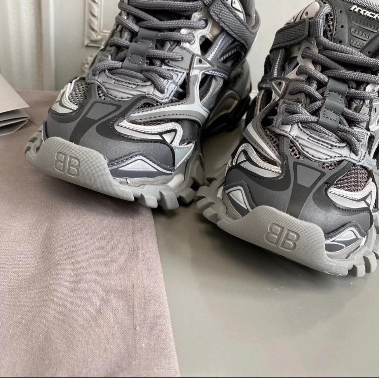 Track 2.0 Trainers