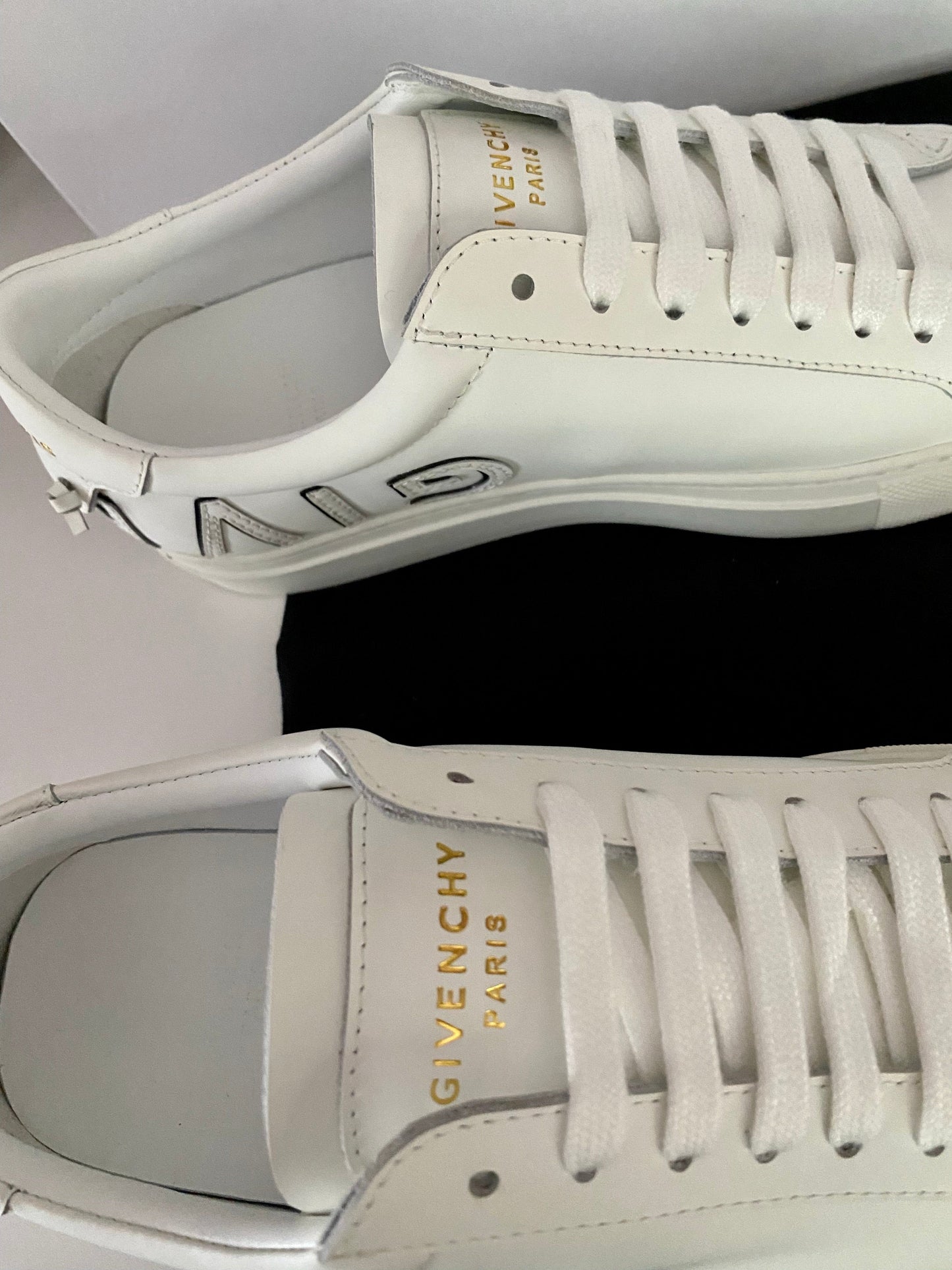 Reverse Sneaker