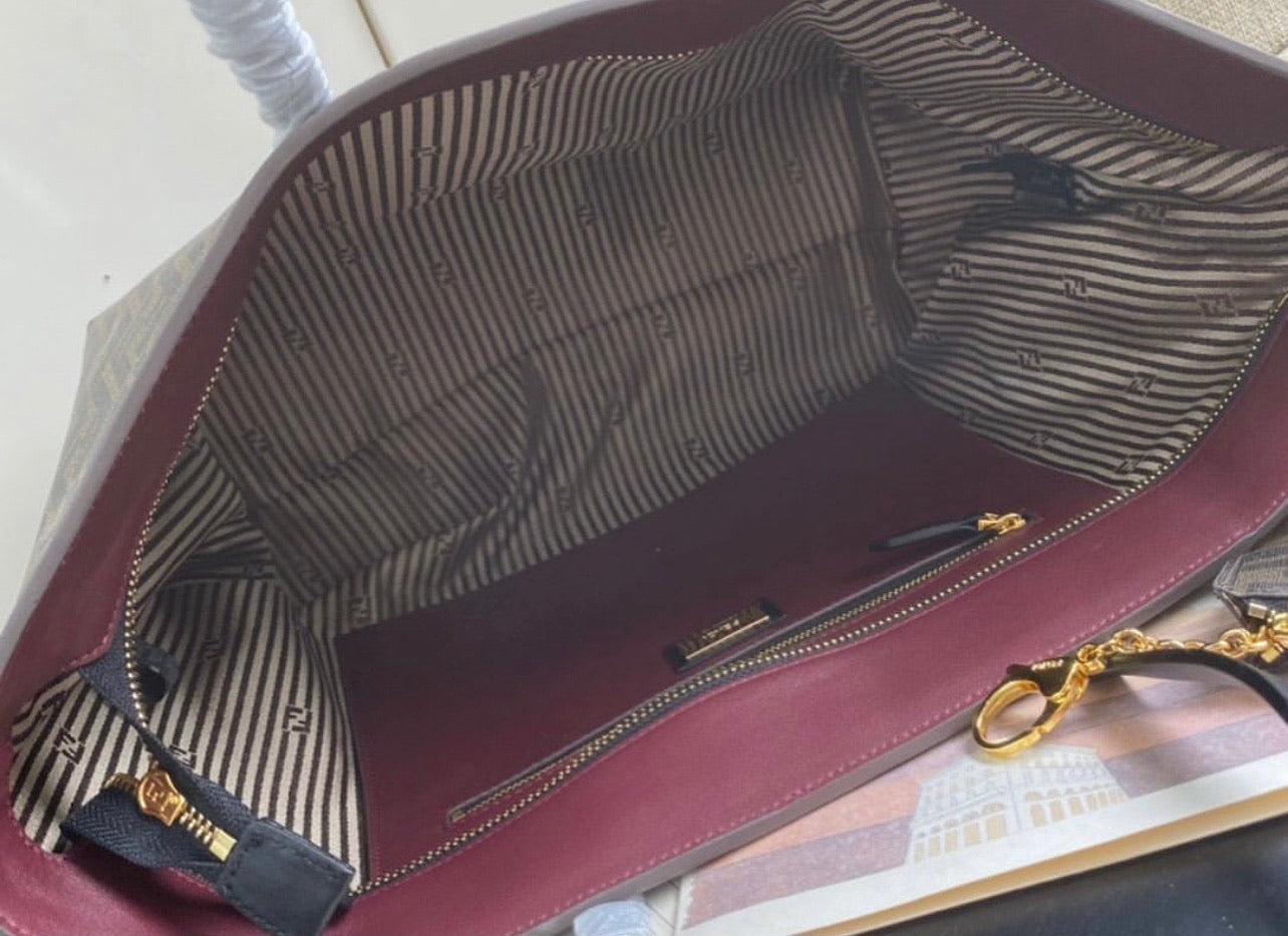 Logo Tote