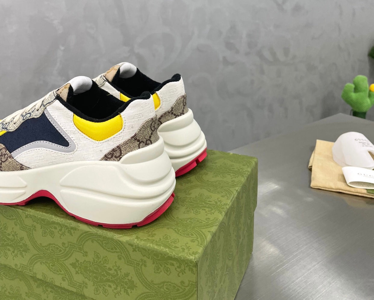 Rhyton Trainers