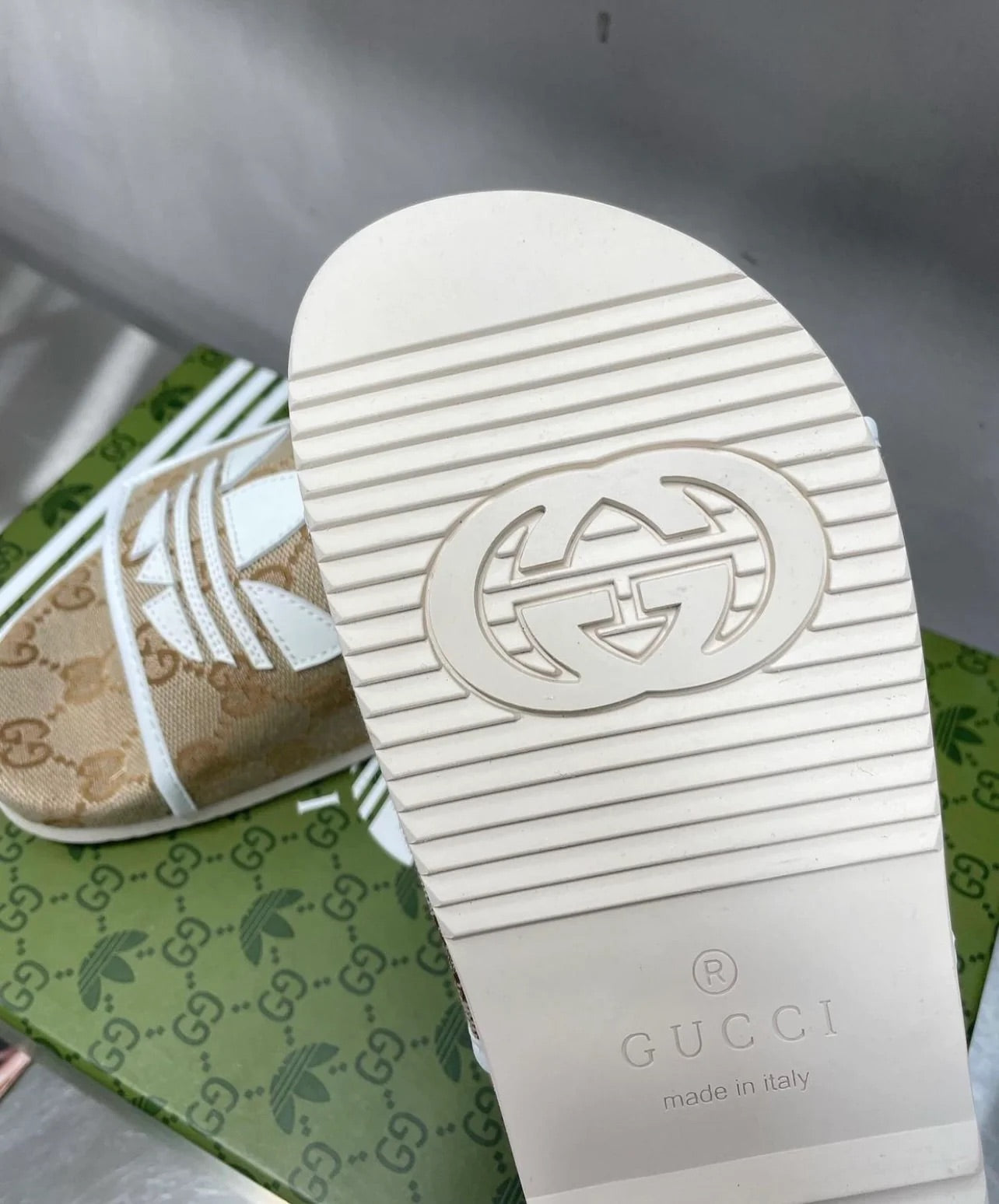 Logo Slides