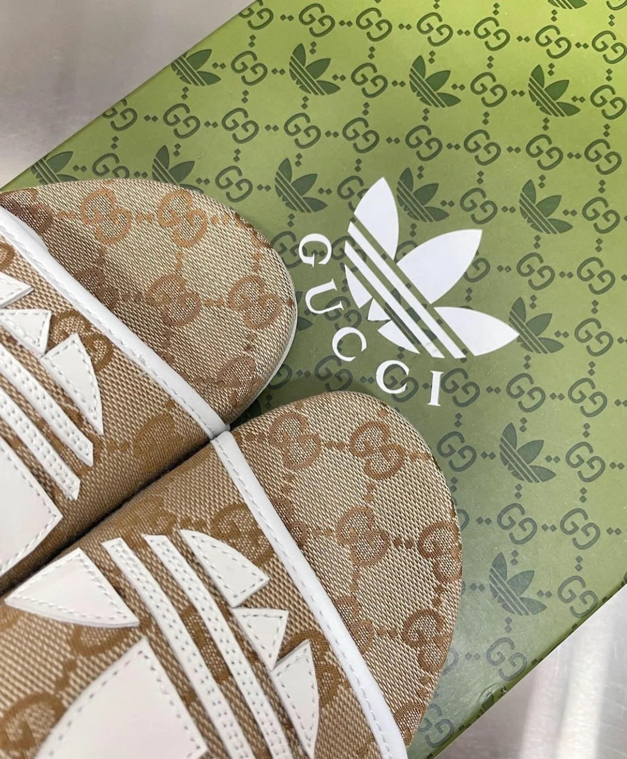 Logo Slides